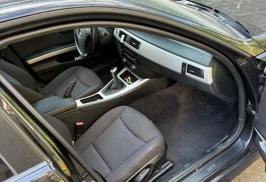 BMW 318i 143 ch Edition Confort