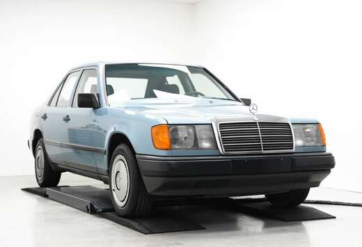 Mercedes-Benz W124 230E