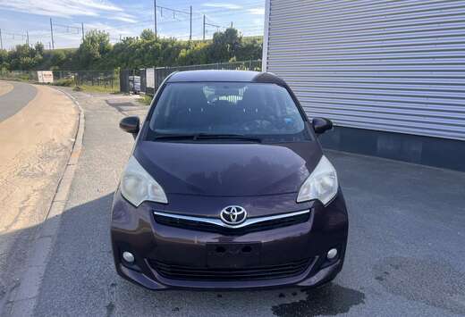 Toyota 100 VVT-i Dynamic MARCHAND OU EXPORT