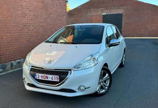 Peugeot 208 1.4i Allure