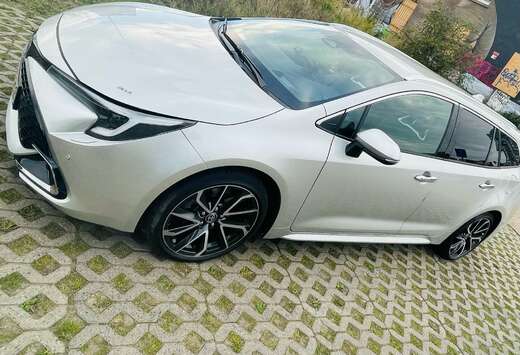 Toyota 2.0 Hybrid Touring Sports Business Edition