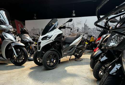 Piaggio HPE Sport