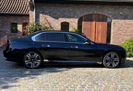 BMW M760e xDrive