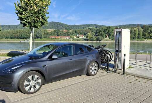 Tesla Long Range Dual Motor AWD