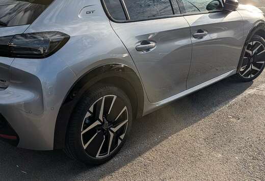 Peugeot 1.2i Hybrid GT e-DCS