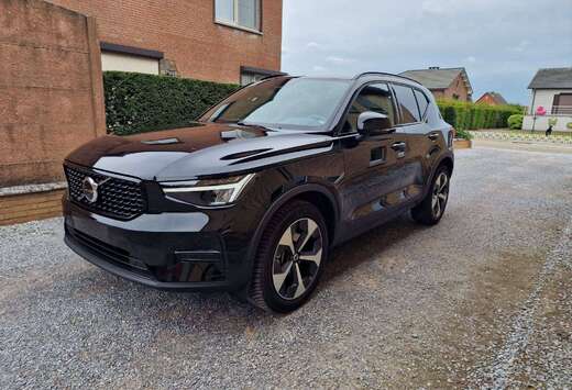 Volvo XC40 2.0 B3 MHEV Plus Dark Limited Edtion DCT P ...