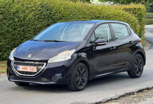 Peugeot 208 1.2i HANDELAAR OF EXPORT