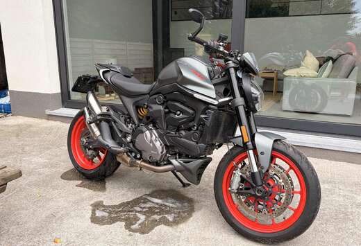 Ducati monster 937 +