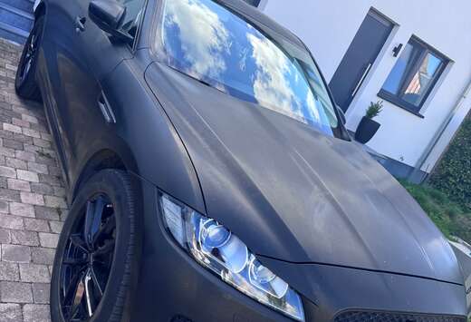 Jaguar F-Pace 2.0 D AWD Prestige (EU6.2)