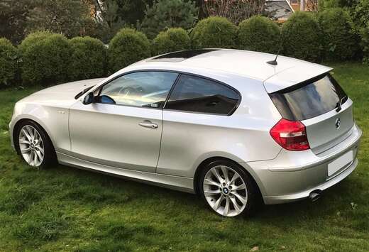 BMW 118 d. Année 2009 argenté