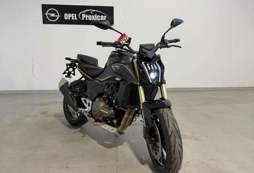SRK 550 BLACK GOLD **MOTO NEUVE JAMAIS IMMAT**