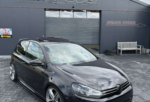 Volkswagen R 2.0 TSI 4MOTION PANO/DCC/CARPLAY