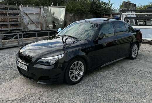 BMW 545i 4.4l V8 M5 Look