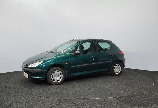 Peugeot 1.1i  Radio MP3  Klok  Manueel