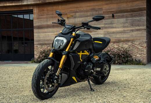 1260S / BLACK & STEEL EDITION / BELGIAN / 1 OWNER