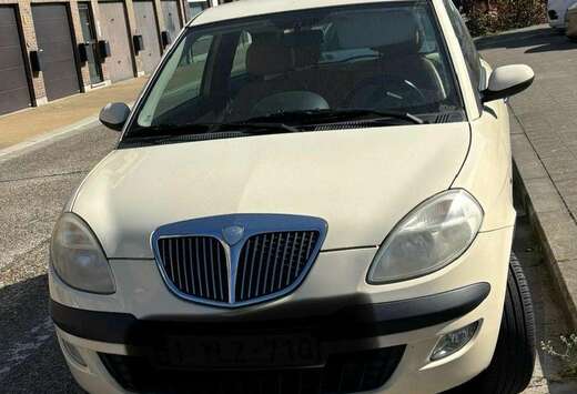 Lancia Ypsilon 1.4i 16v New Platino