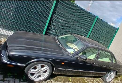 Jaguar 4.0i V8 32v S/C COMPRESSEUR CUIR AIRCO GPS TO  ...