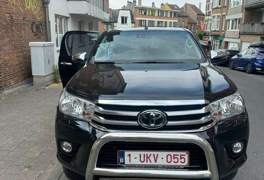 Toyota 2.4 D-4D 4WD Invincible50 Matt Black