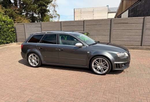 Audi RS4 4.2i V8 40v Quattro