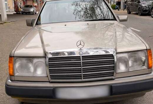 Mercedes-Benz Mercedes 250D - W124 - Boîte Manuel