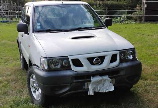 Nissan Terrano 2.7 TDi Sport