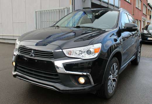 Mitsubishi 1.6i 2WD + NAVIGATION +++