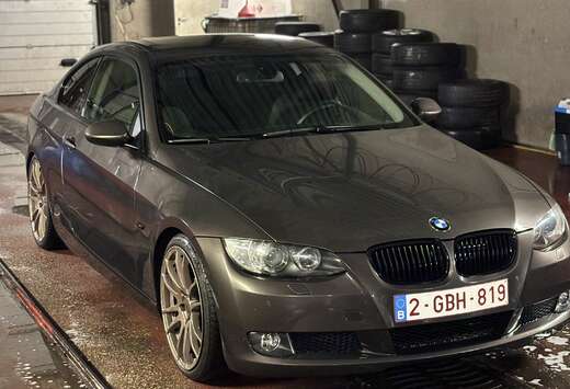BMW 320i Coupe