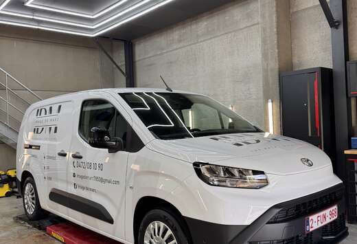 Toyota LWB Comfort Aut.