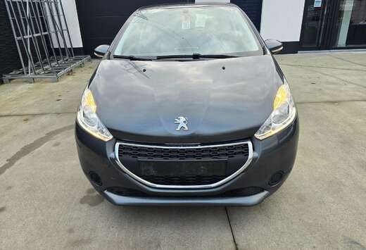 Peugeot 208 1.2i Style
