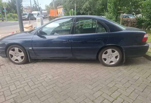 Opel 3.0i XE V6 EXÉCUTIVE AUTOMATIQUE