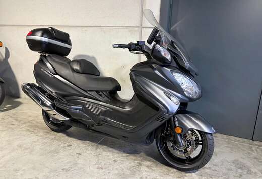 Suzuki Executive met topcase