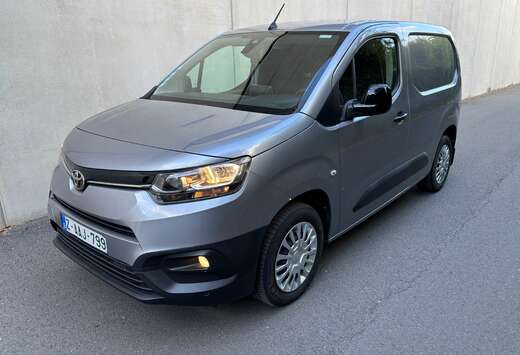 Toyota Utilitaire 3 places !!!13.000 km !!! Automatiq ...