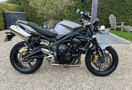 Triumph R