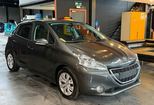 Peugeot 208 1.2i Style/12 mois de garantie