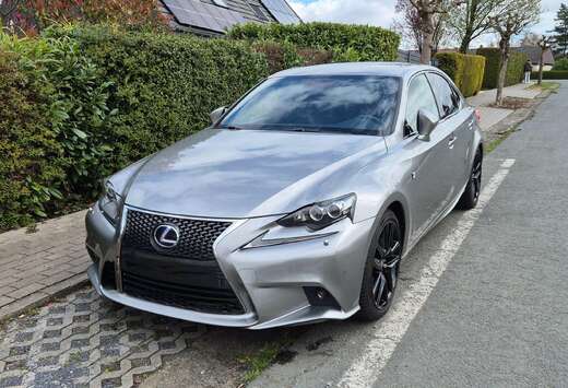 Lexus IS 300h 2.5i F-Sport Line E-CVT