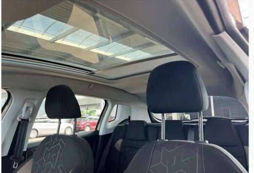 Peugeot 2008 1.2i PureTech Allure S