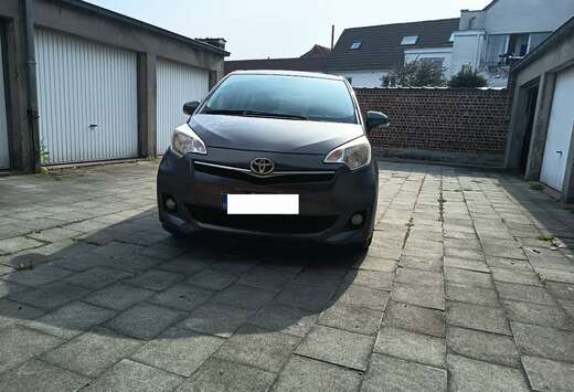 Toyota Verso S 1.33 VVT-i Comfort **  Climatisation *