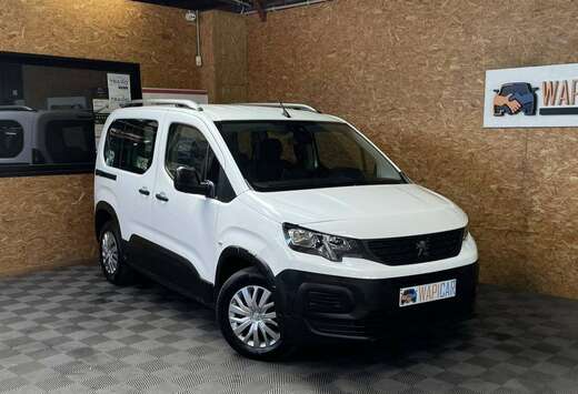 Peugeot 1.5 hdi * 5 places * Clim * Nav * Carplay * E ...