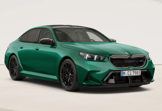 BMW 4.4i V8 727CV PHEV CERAMIC PANO PACK M DRIVER B&W