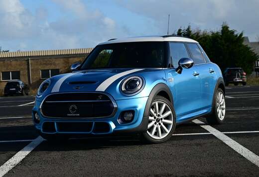 MINI 5 DOORS / JCW / LEATHER / SUNROOF / LED / CAMERA