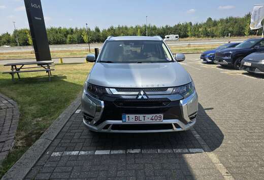 Mitsubishi PHEV 2.4i 4WD Business Edition SDA-NAV