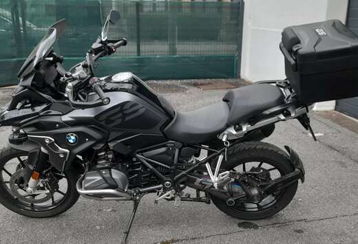 BMW Triple Black
