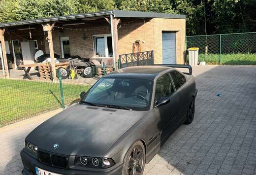 BMW E36 318is