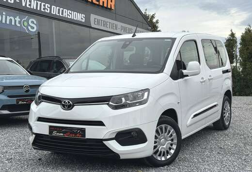 Toyota VERSO 1.2 /CARPLAY/NAVI/CLIM **GARANTIE**