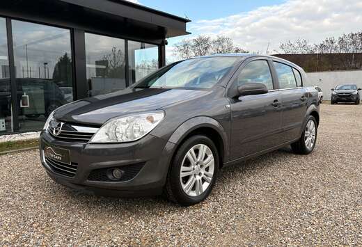 Opel Astra 1.6i Essentia ** 12 Mois De Garantie **