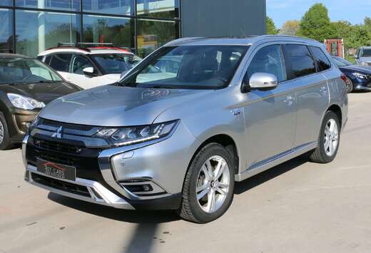 Mitsubishi 2.4 PHEV  4X4 + 1 JAAR GARANTIE TRAXIO