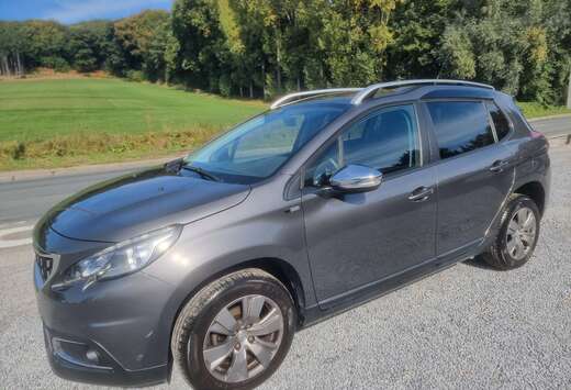 Peugeot 2008 1.2i PureTech Style