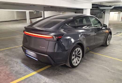 Tesla Model Y 83.1 kWh Long Range AWD
