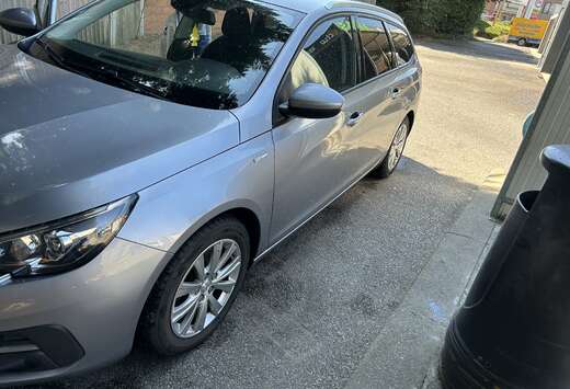 Peugeot SW 120 VTi Style