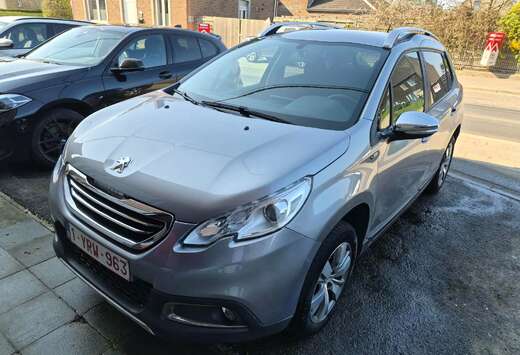 Peugeot 2008 1.2i PureTech Allure S